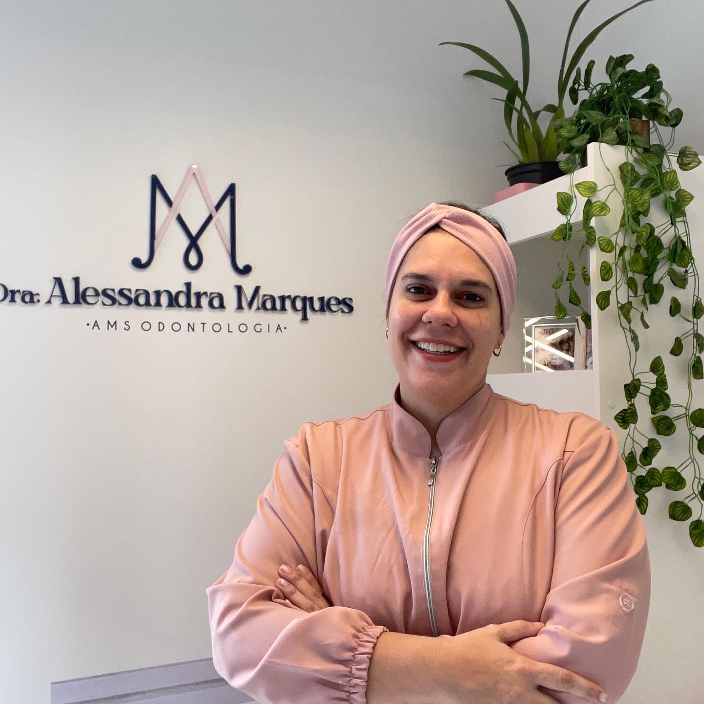 Dra Alessandra Marques | AMS Odontologia | Clareamento Dental com LED Violeta | Facetas de Porcelana em Campinas